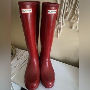 Hunter- Women’s original tall rain boot worn twice
